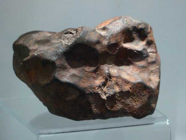 Метеорит в музее. 
