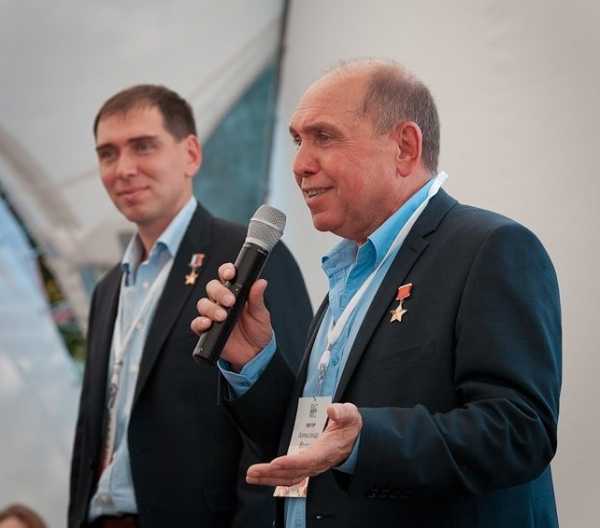 Александр Волков (справа) с сыном